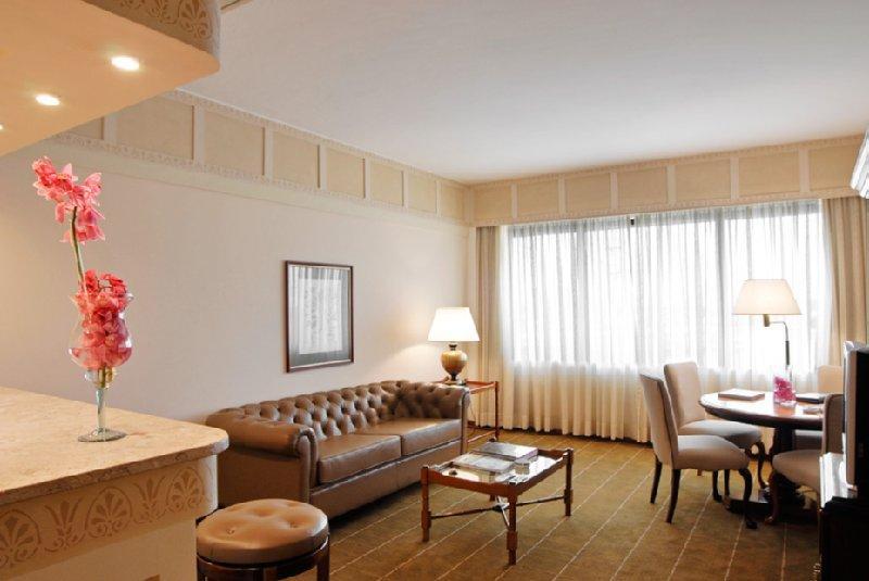 Hotel Transamerica São Paulo Chambre photo A living room in a suite at the Ritz-Carlton, Boston