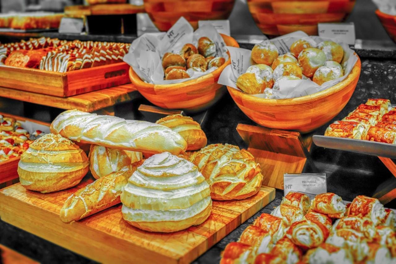 Hotel Transamerica São Paulo Extérieur photo A selection of pastries