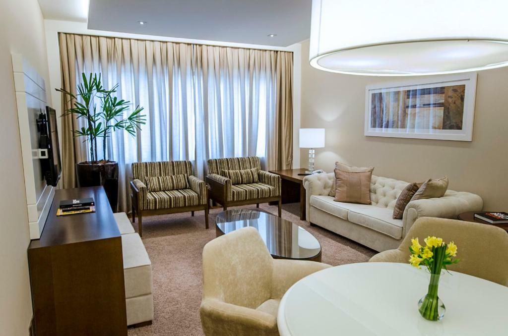 Hotel Transamerica São Paulo Extérieur photo A living room in a suite at the Ritz-Carlton, Dubai
